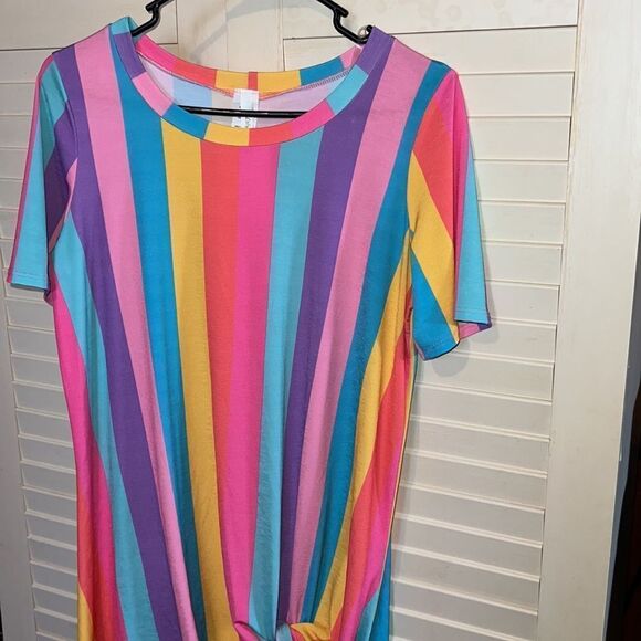 Lilypad, vibrant, striped twist front tunic, top size small, NWT - Picture 2 of 6